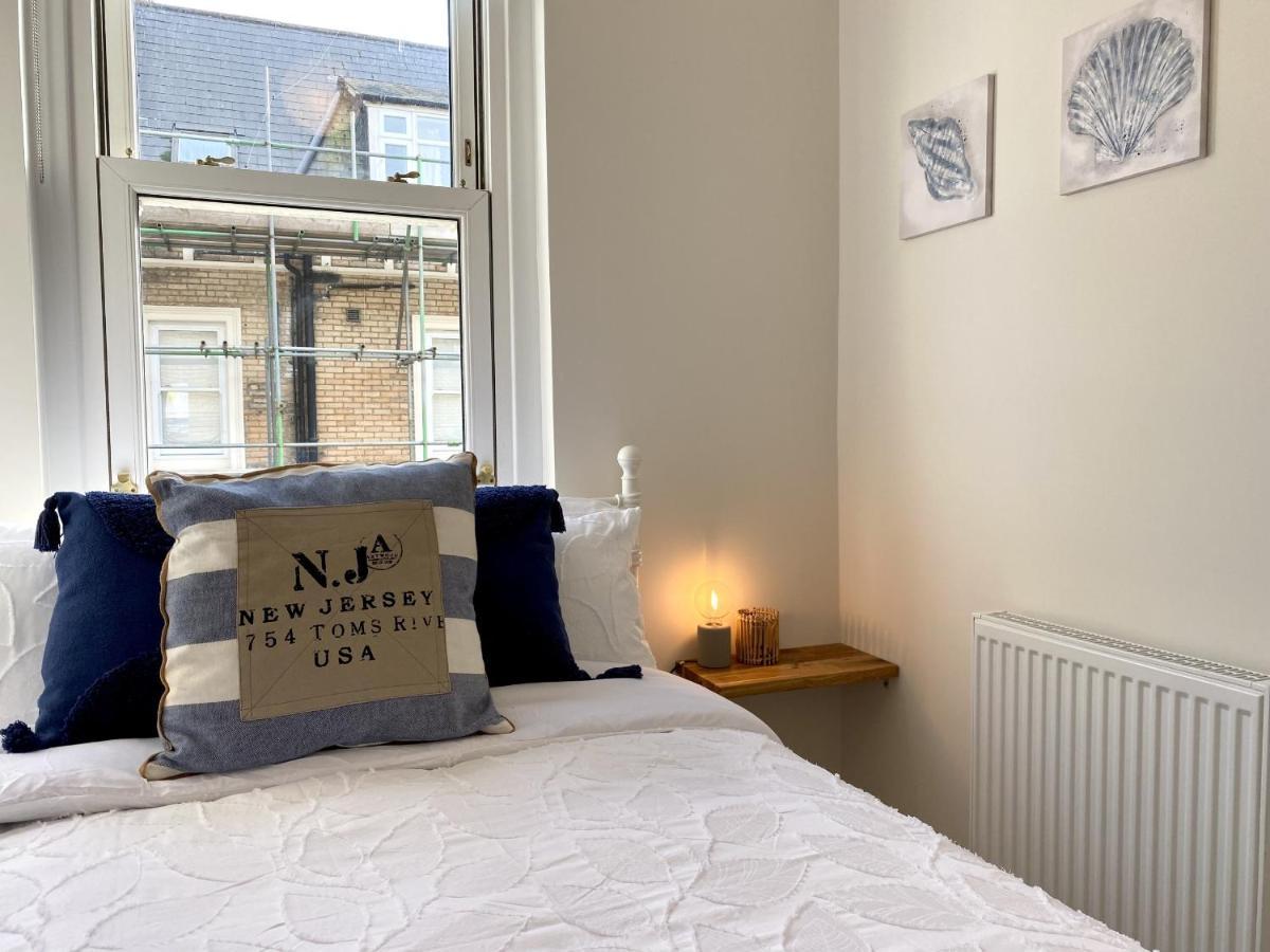 Stunning Beach Themed 2 Bed Apartment Bournemouth Exteriör bild