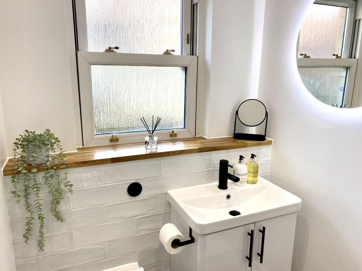 Stunning Beach Themed 2 Bed Apartment Bournemouth Exteriör bild