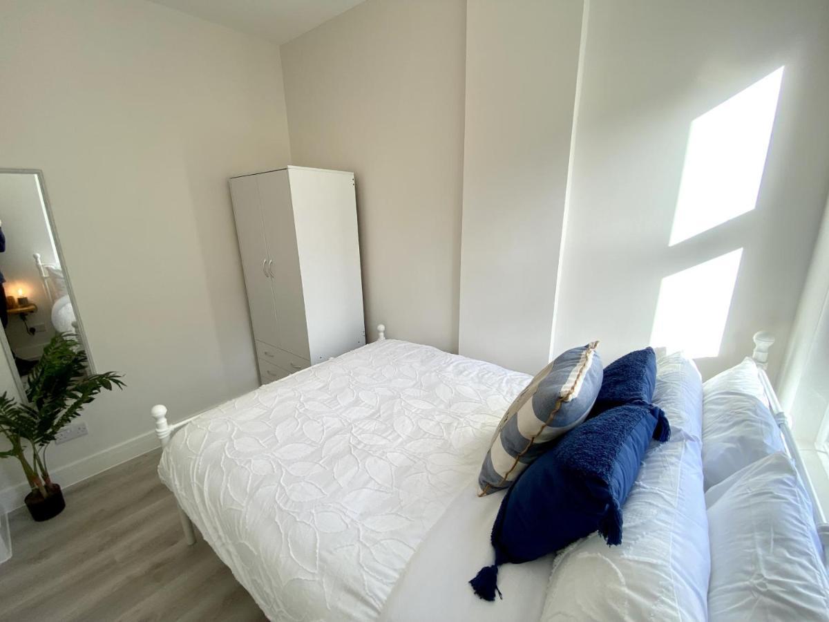 Stunning Beach Themed 2 Bed Apartment Bournemouth Exteriör bild
