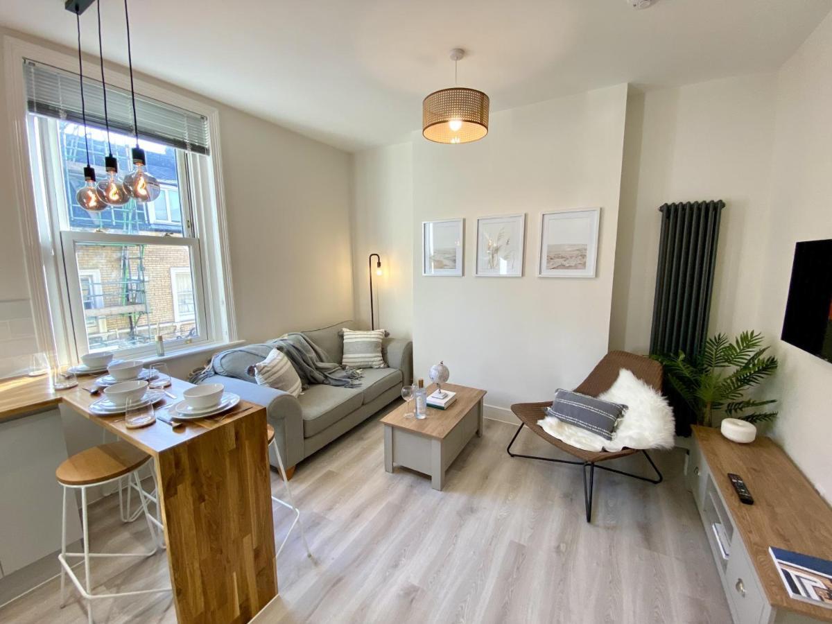 Stunning Beach Themed 2 Bed Apartment Bournemouth Exteriör bild