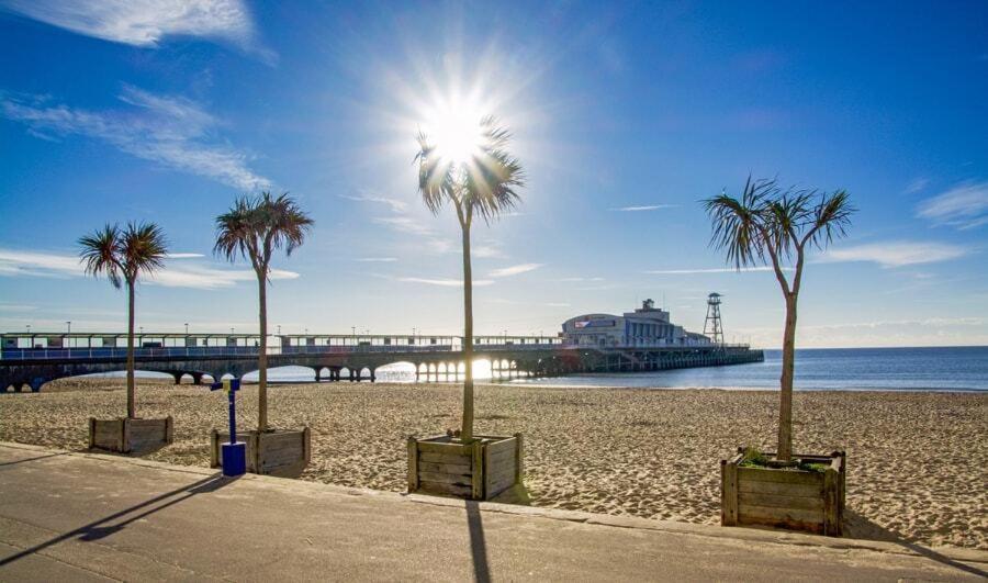 Stunning Beach Themed 2 Bed Apartment Bournemouth Exteriör bild
